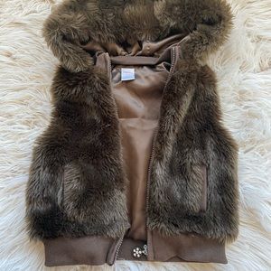 🌹 GYMBOREE brown faux kids Vest s(5-6)